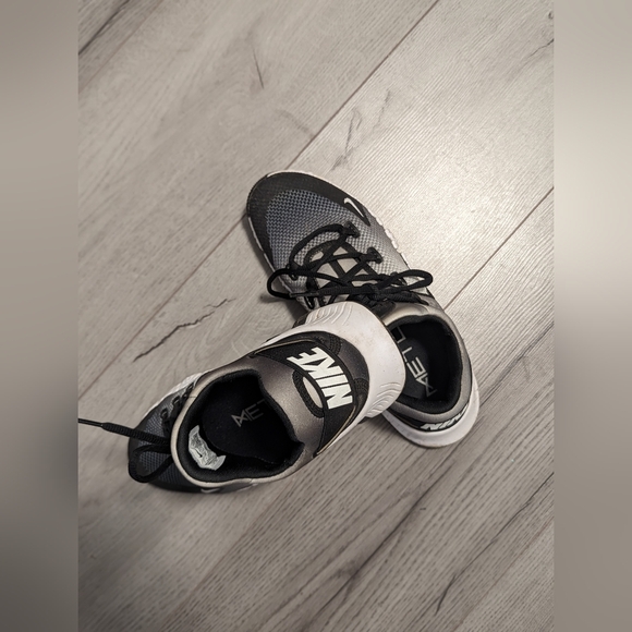 Nike sporty sneakers - Picture 2 of 3